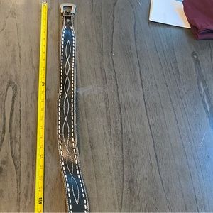 Vintage leather womens belt 34in measured with silver tips